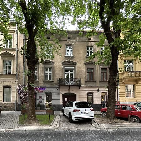 Modern Apartment In The City Center Lviv Bagian luar foto