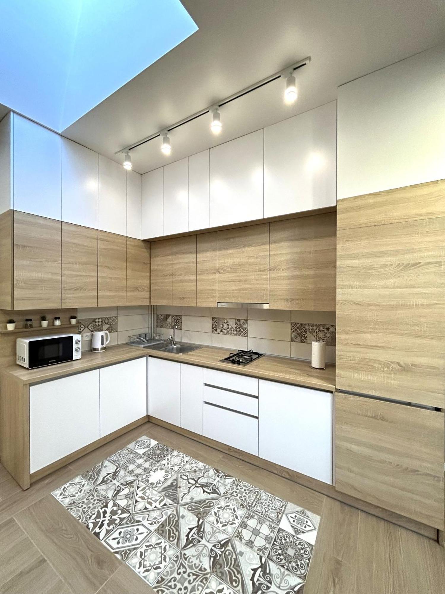 Modern Apartment In The City Center Lviv Bagian luar foto