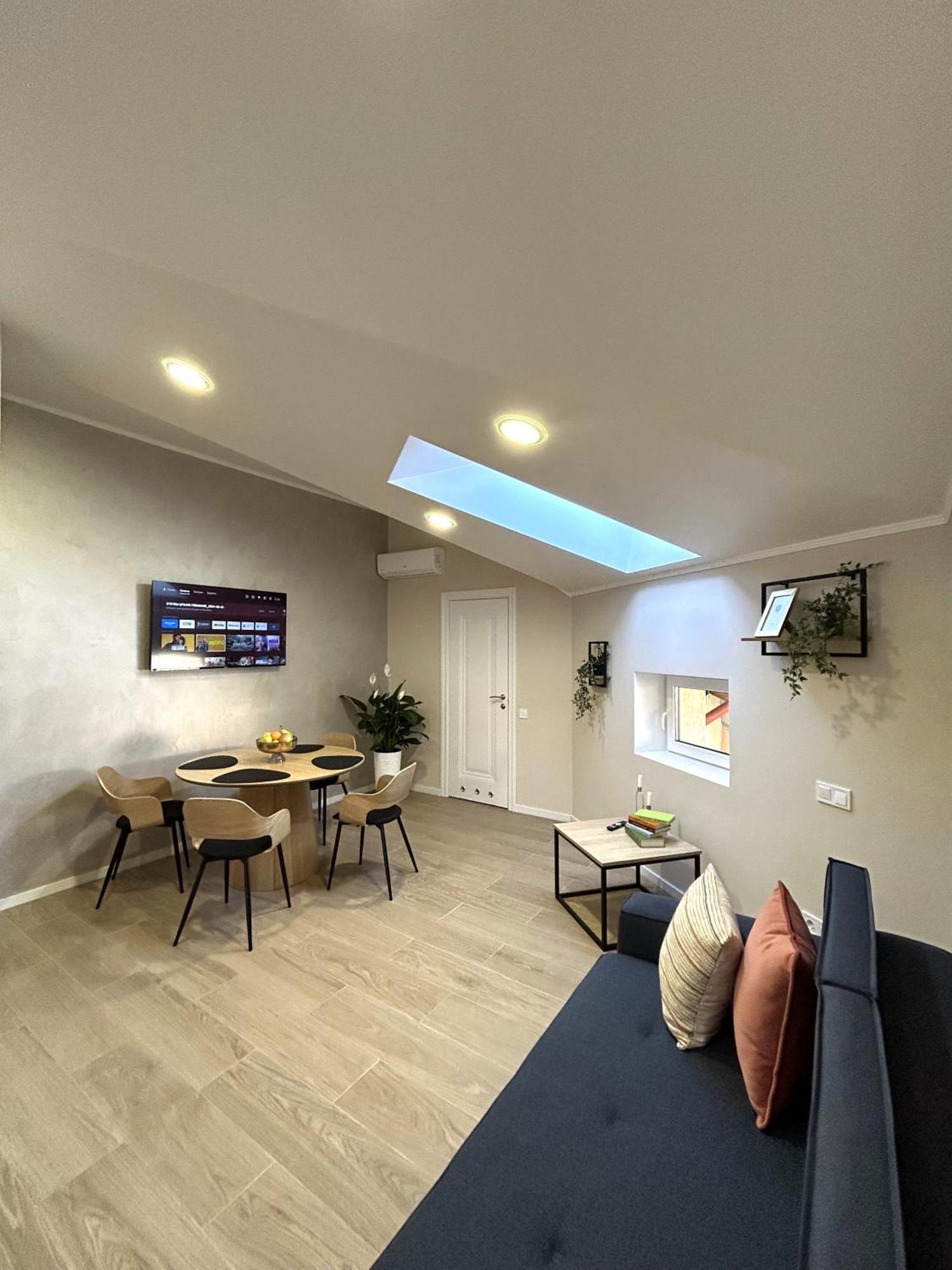 Modern Apartment In The City Center Lviv Bagian luar foto