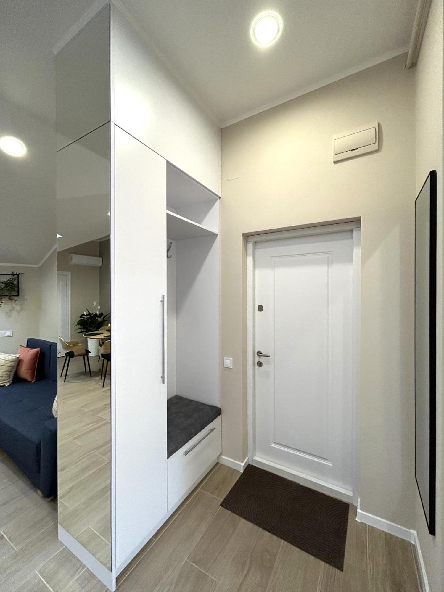 Modern Apartment In The City Center Lviv Bagian luar foto