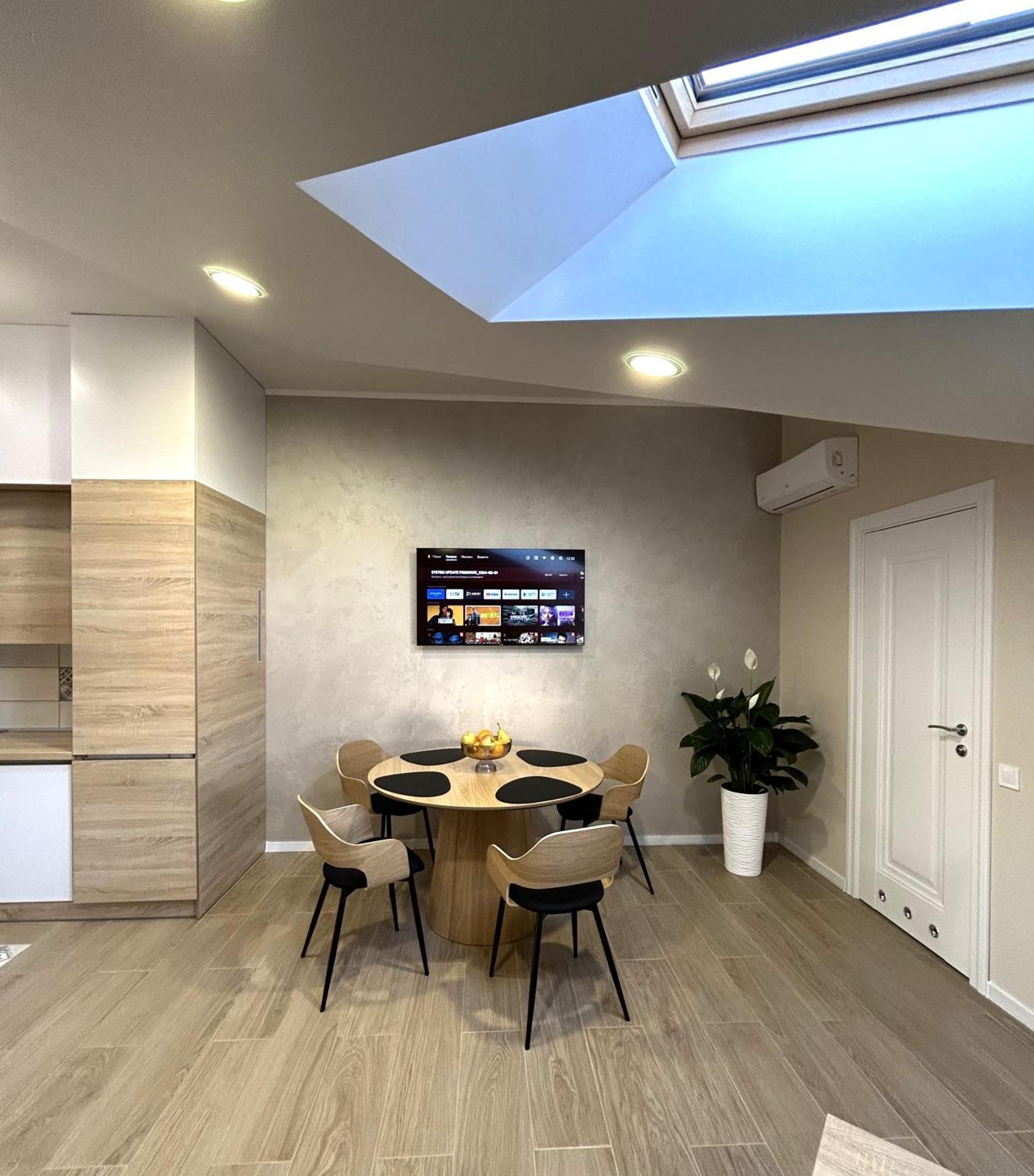 Modern Apartment In The City Center Lviv Bagian luar foto