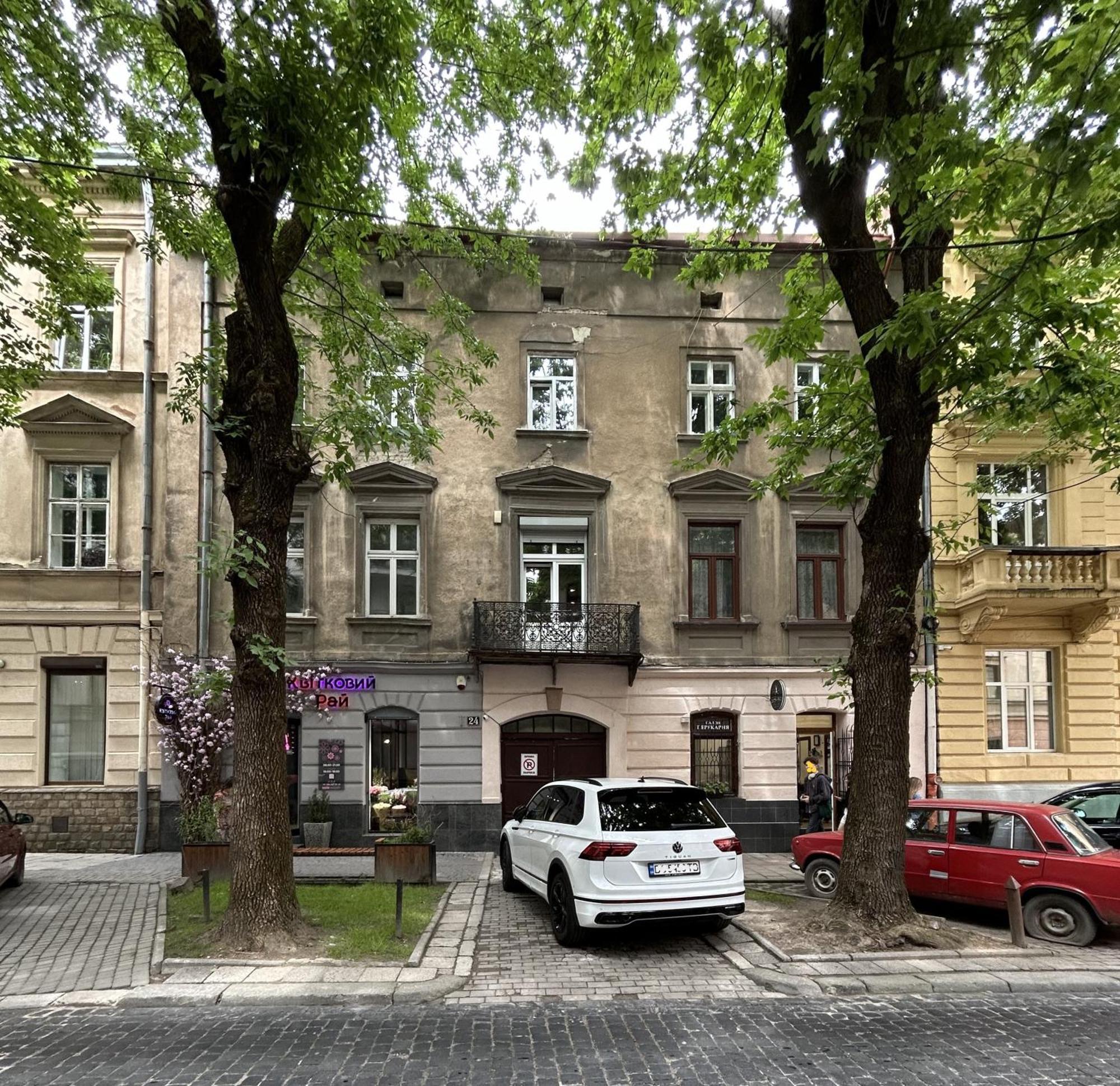 Modern Apartment In The City Center Lviv Bagian luar foto